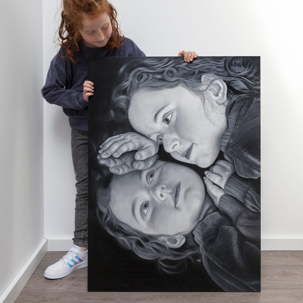 Fay met schilderij Spiegeling